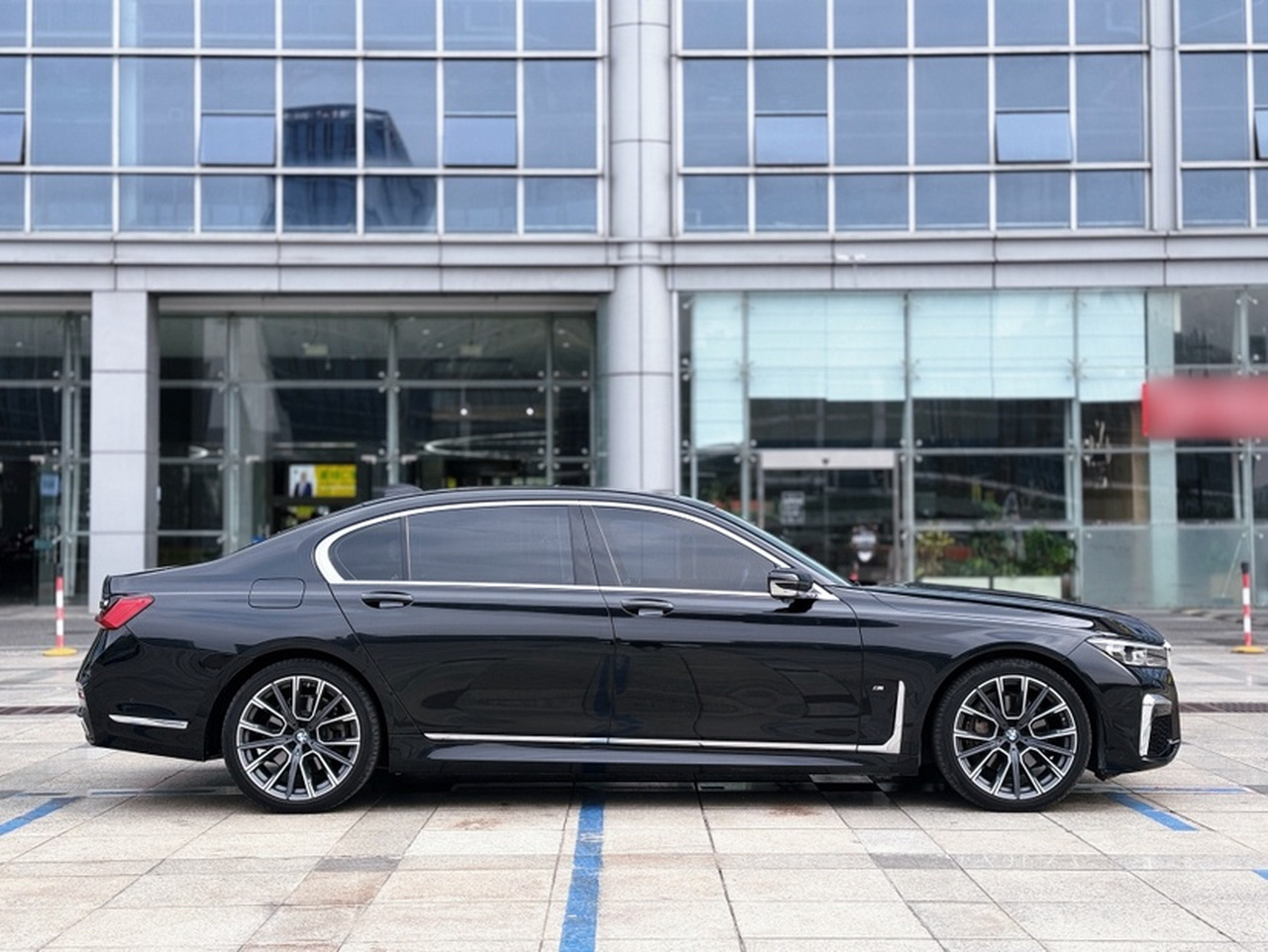7 Series 2019 Facelift 740Li Leading M Sport Package photo 4