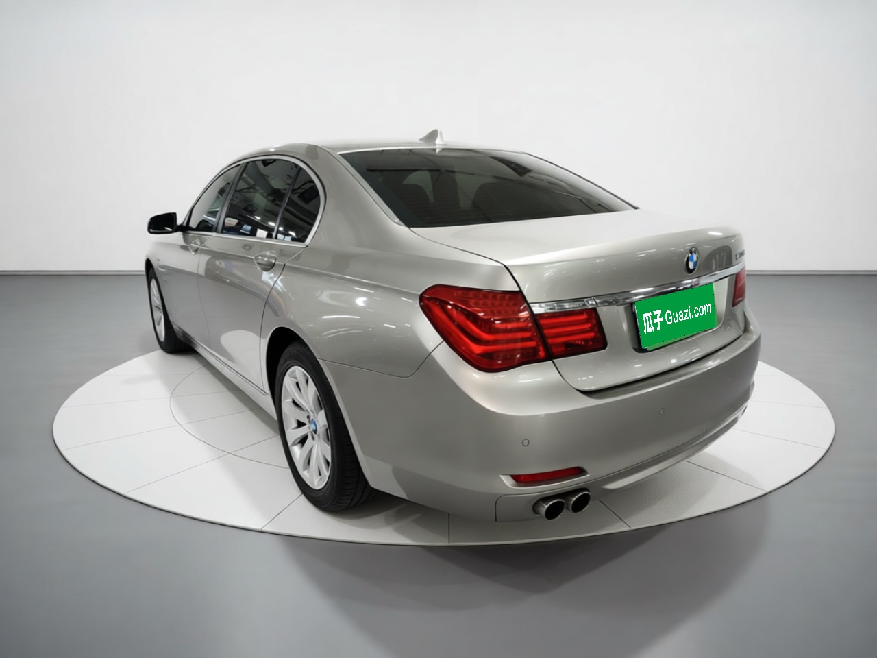 7 Series 2009 740Li Leading photo 4