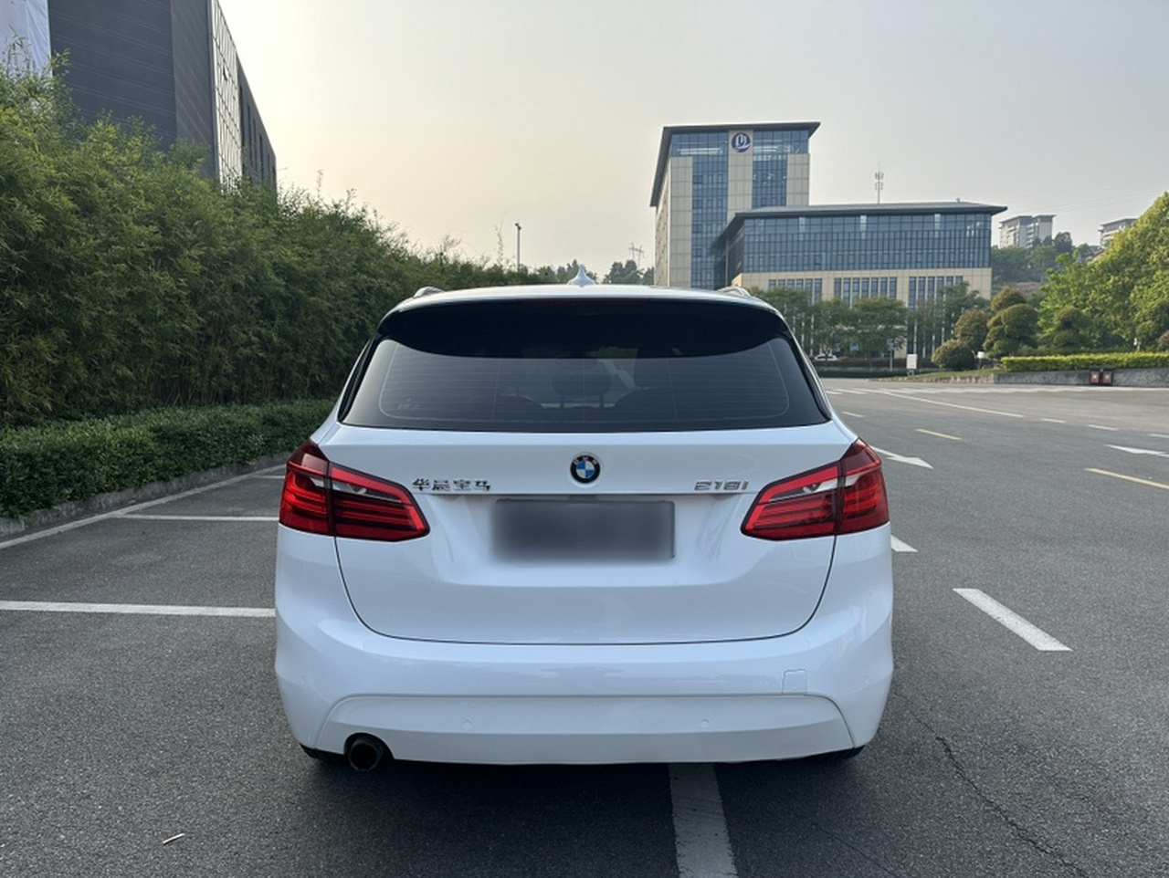 2 Series Wagon 2016 218i Leading photo 2