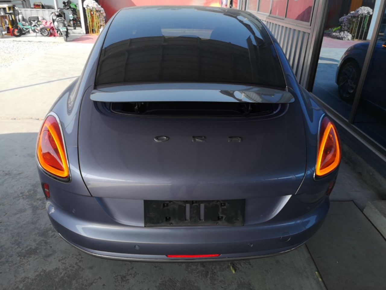 2022 555km Premium photo 5