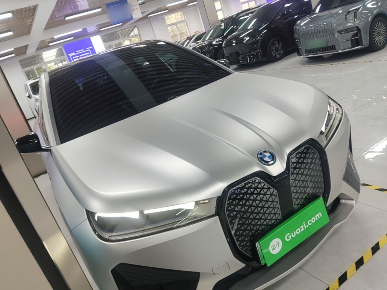 iX 2022 xDrive40 photo 5