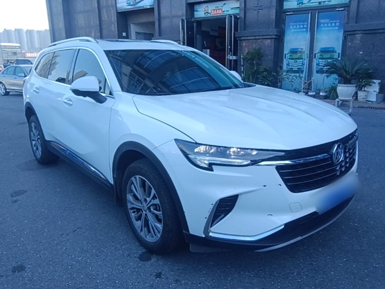 2022 Envision Plus 652T 5-Seater Luxury photo 3