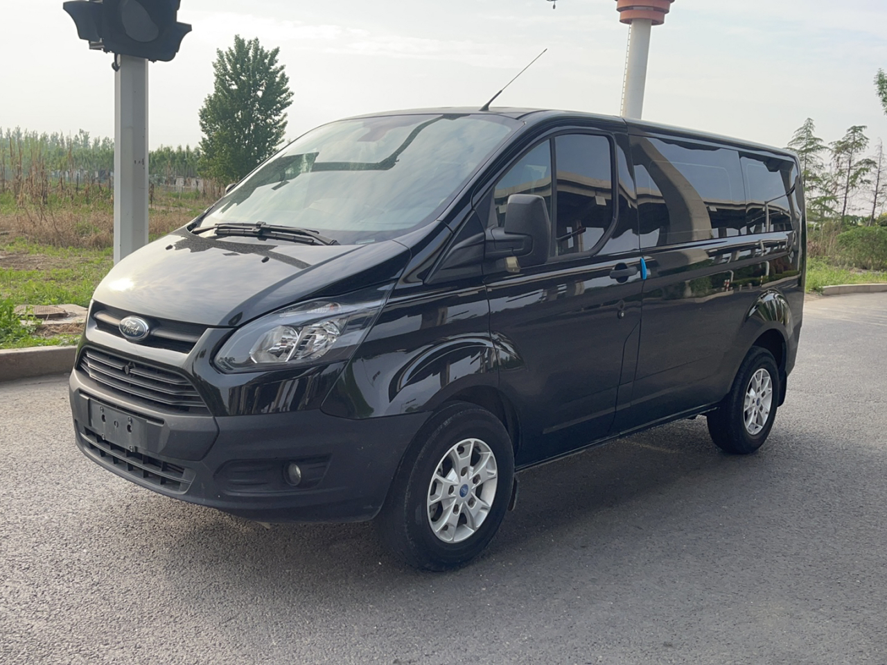 Transit 2019 2.0T Diesel Short Wheelbase 6-Seater China VI photo 4