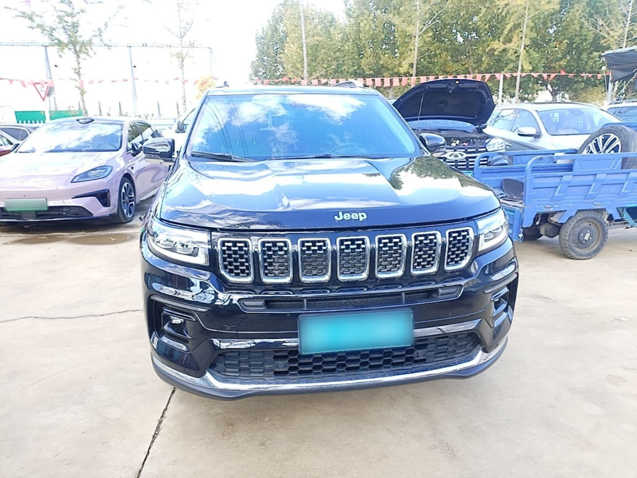 Grand Commander 2022 2.0T RWD Luxury photo 2