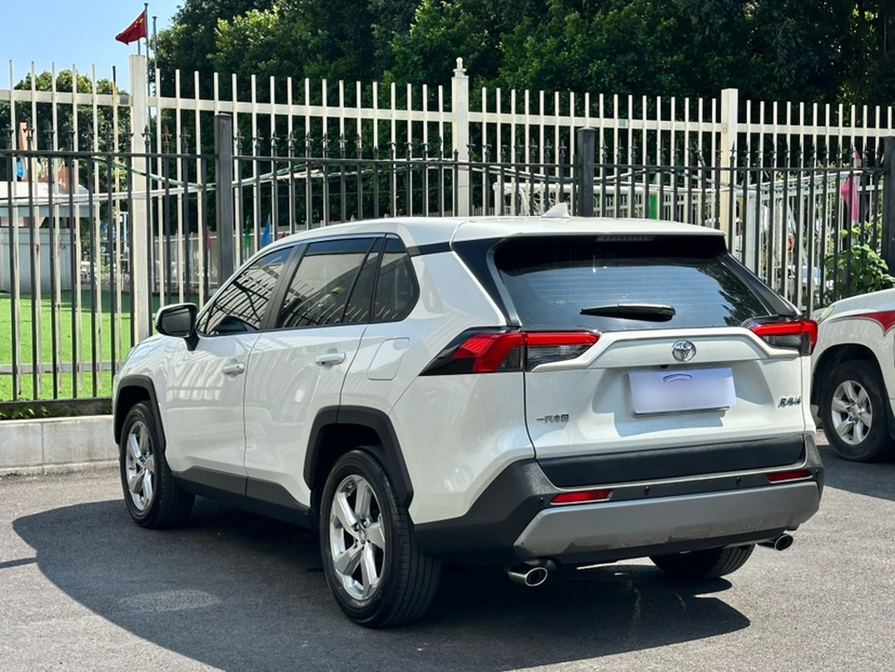 RAV4 2020 2.0L CVT RWD photo 2