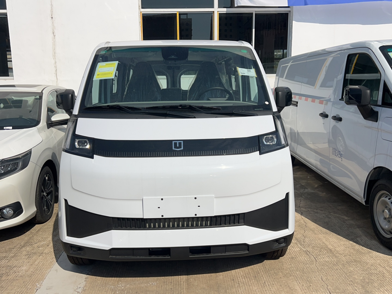 V 2025 V8E - 340km photo 2