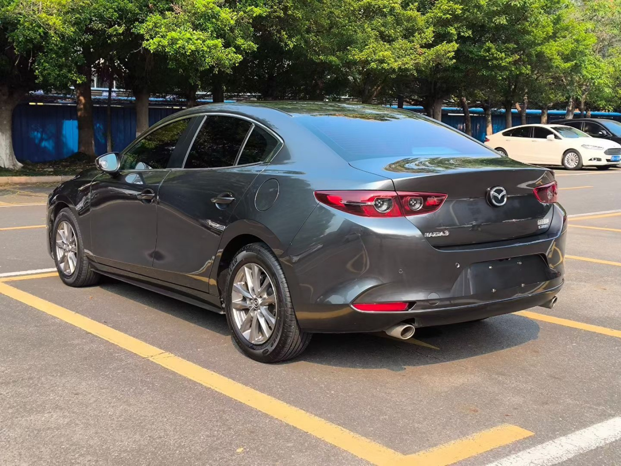 3 Axela 2020 1.5L AT photo 4