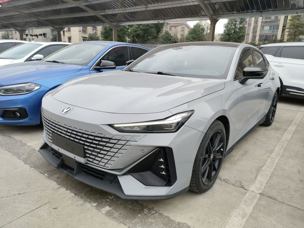 UNI-V 2022 1.5T Premium