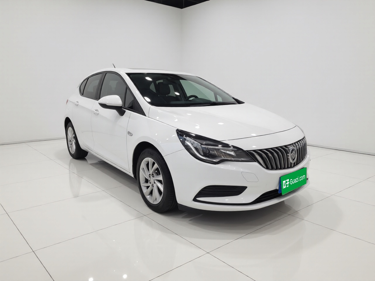 Verano 2016 Hatchback 15S AT Leading photo 3