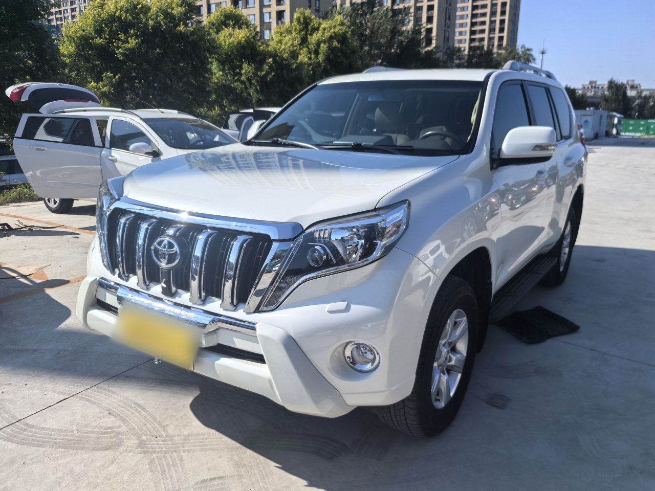 Prado Parallel Import