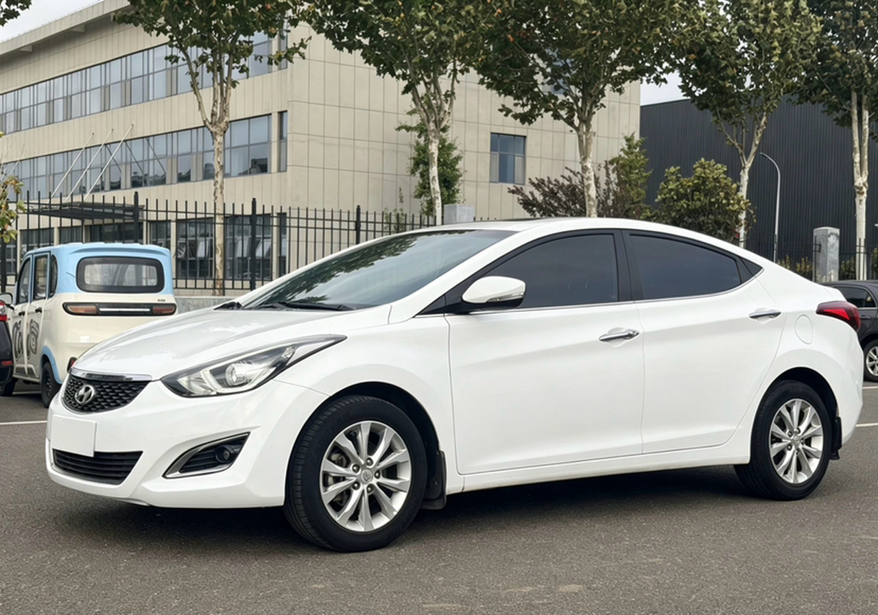 Elantra 2016 1.6L MT Premium