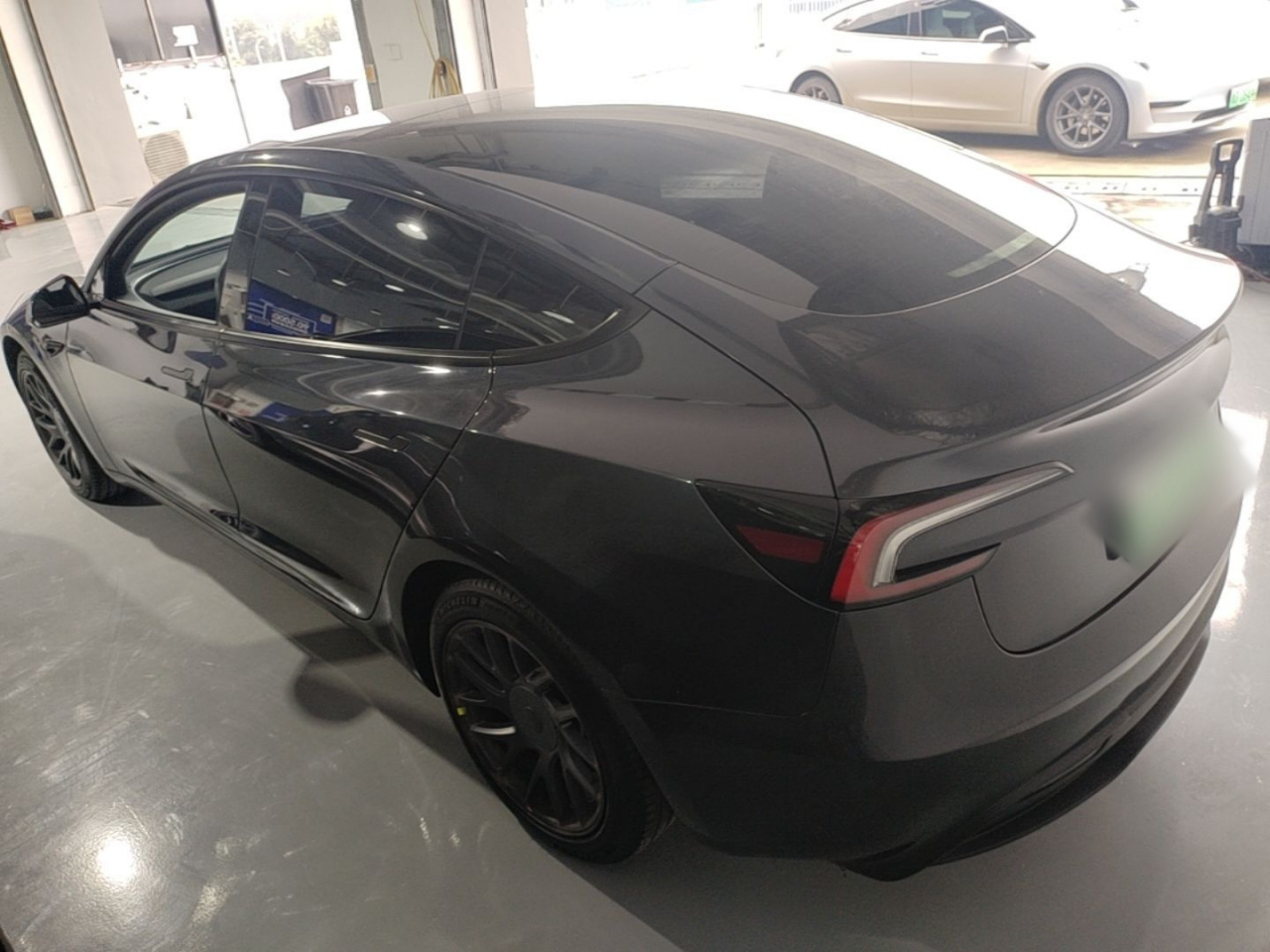 Model 3 2023 RWD photo 4