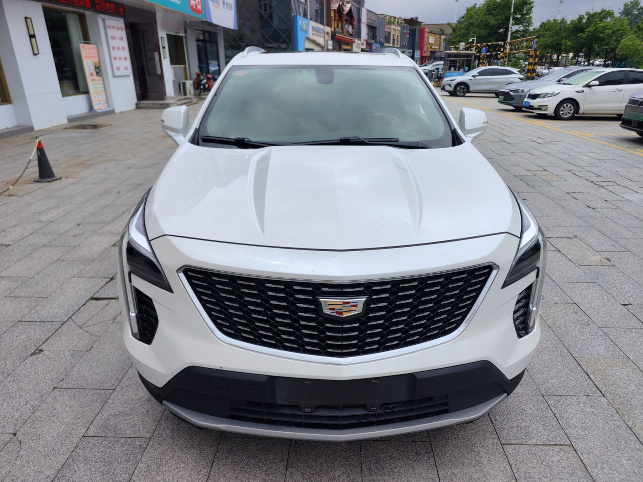 XT4 2018 28T RWD Leading photo 3