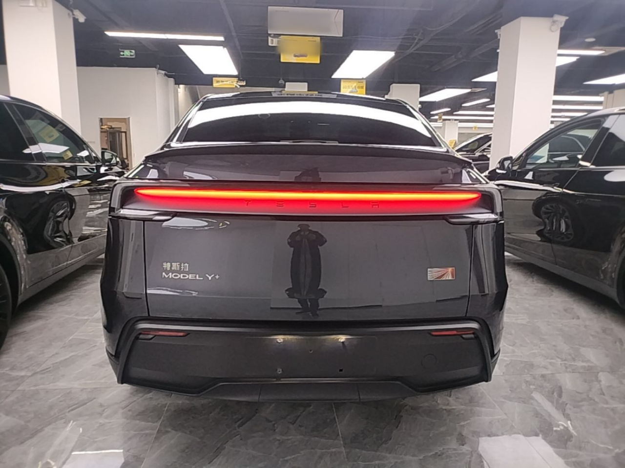 Model Y 2025 Long Range AWD Launch Edition photo 3