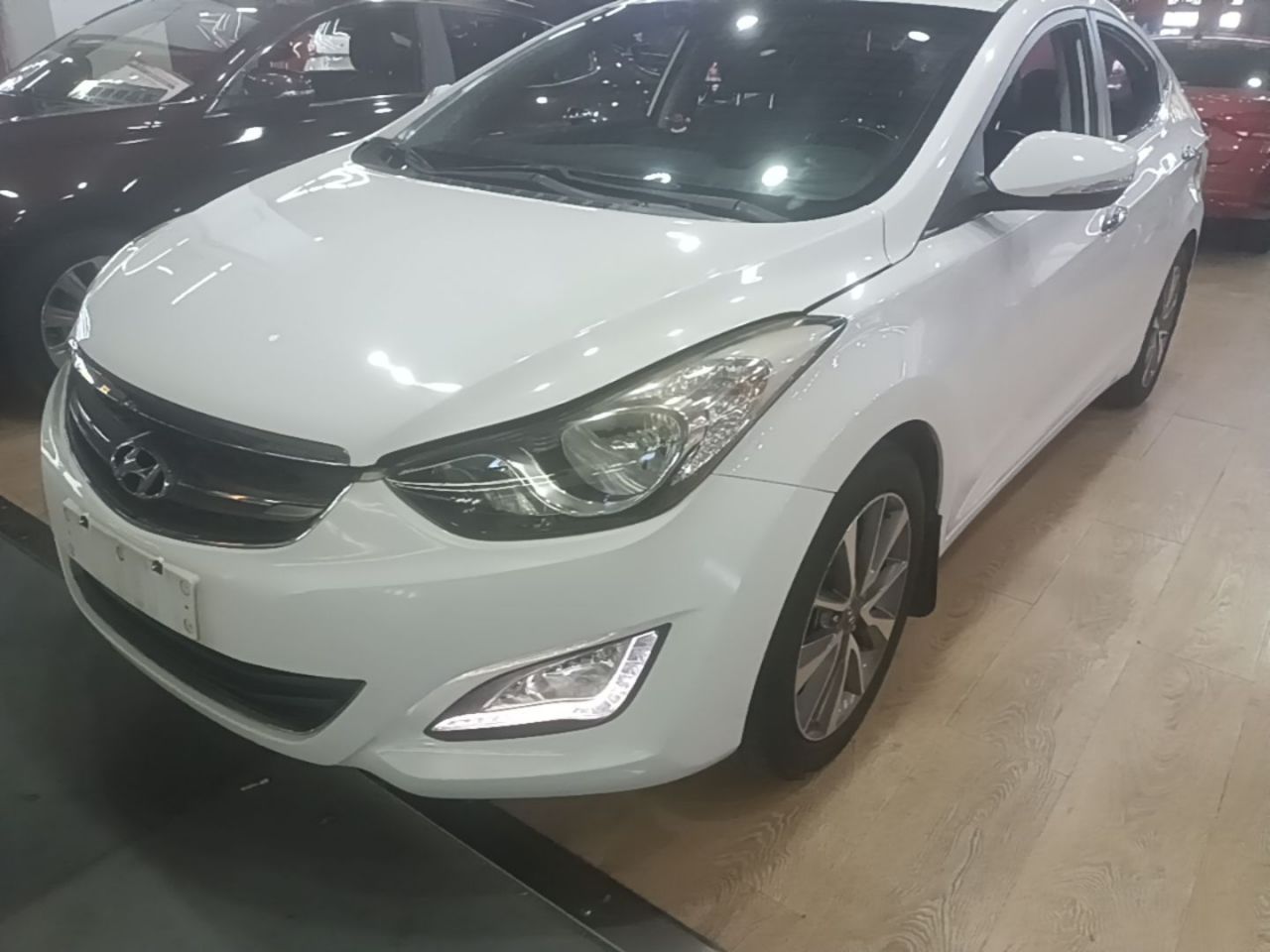 Elantra 2015 1.6L AT Leading