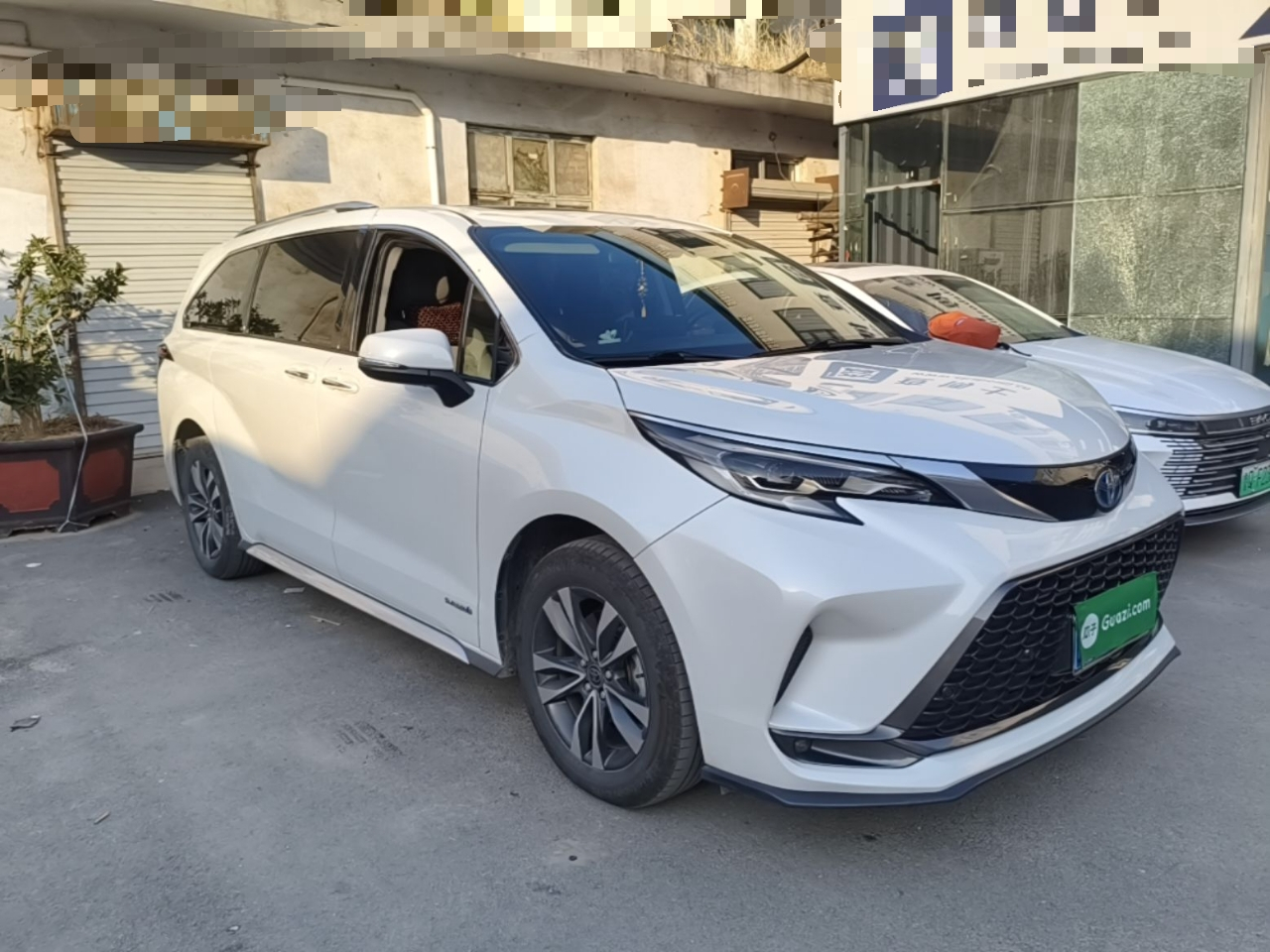 Granvia 2023 2.5L Hybrid Luxury photo 3