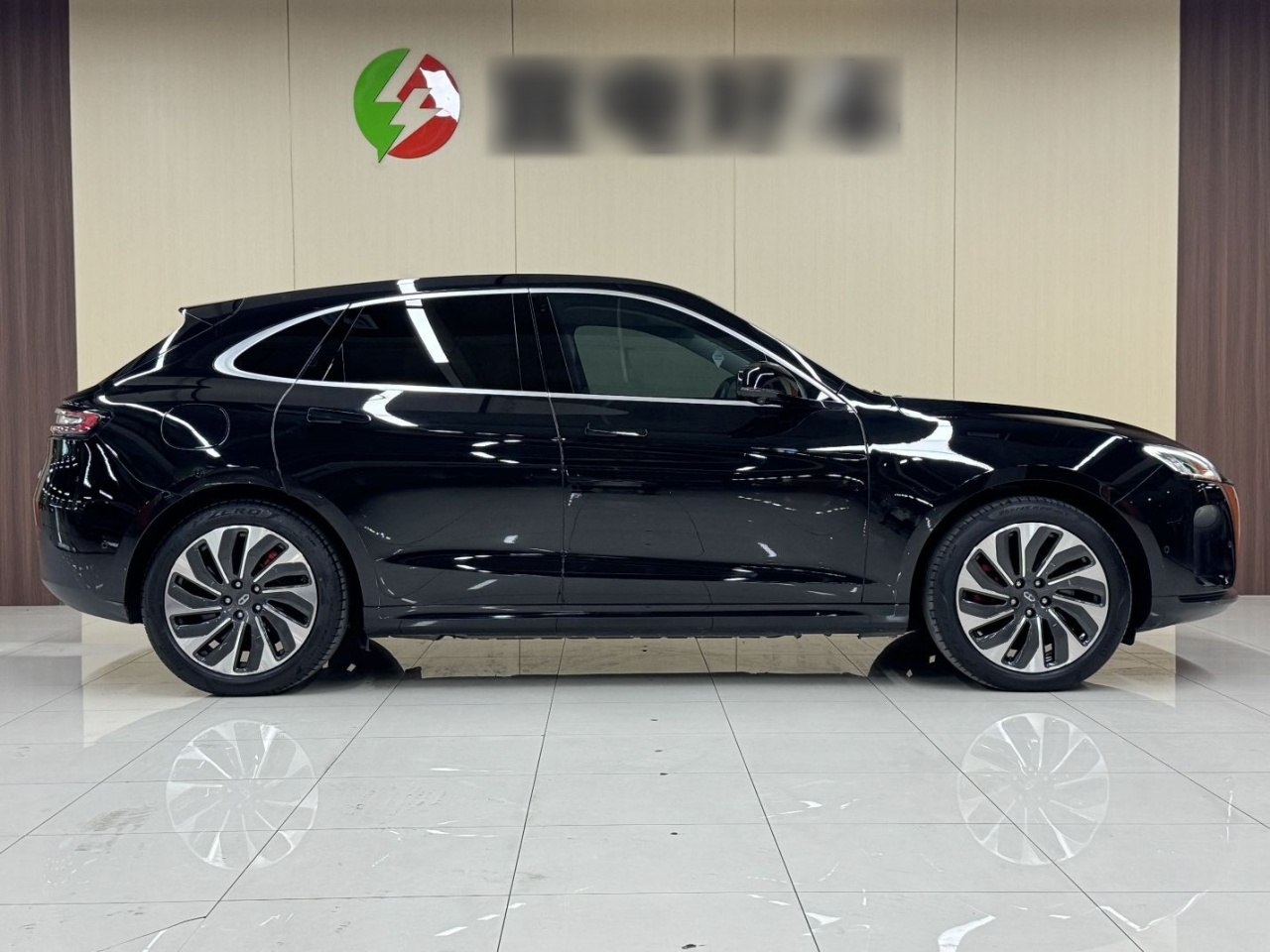 HIMA AITO M5 2022 EREV AWD Performance photo 4