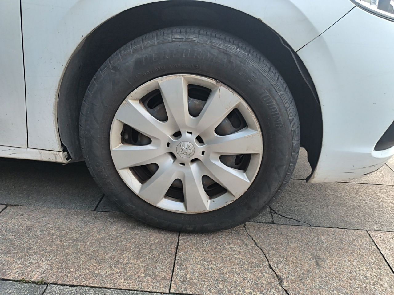 301 2018 1.6L MT Comfort photo 2