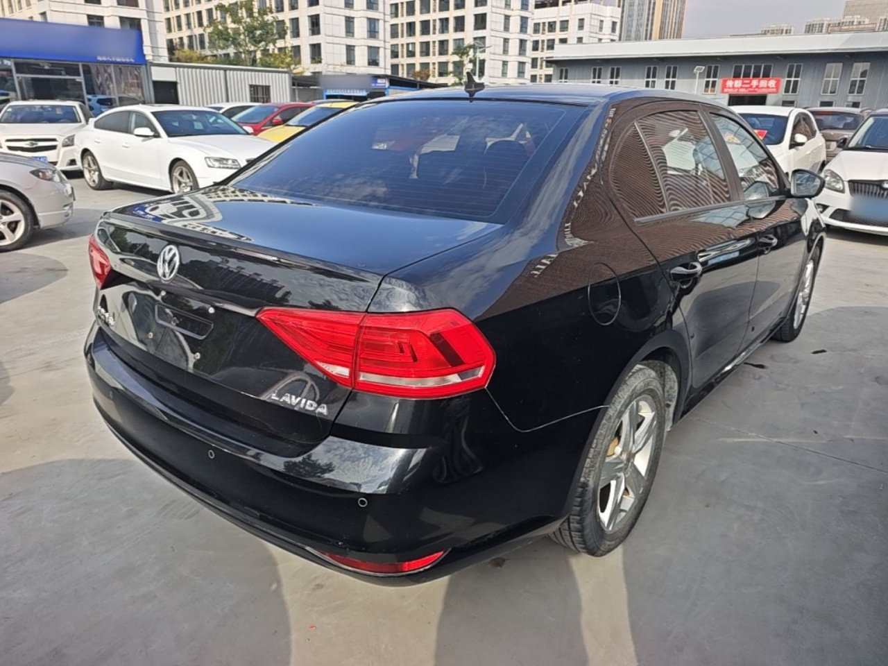 Lavida 2017 1.6L AT photo 4