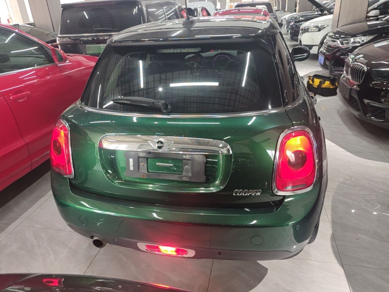 2016 1.5T COOPER 5-Door photo 5