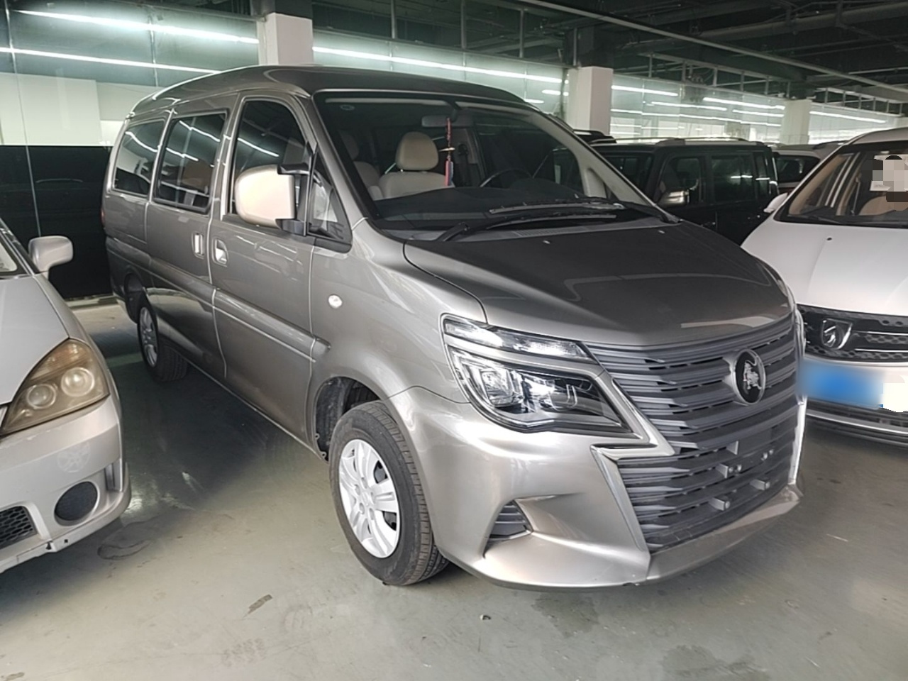 Lingzhi 2023 M5L 1.6L 7-Seater photo 3