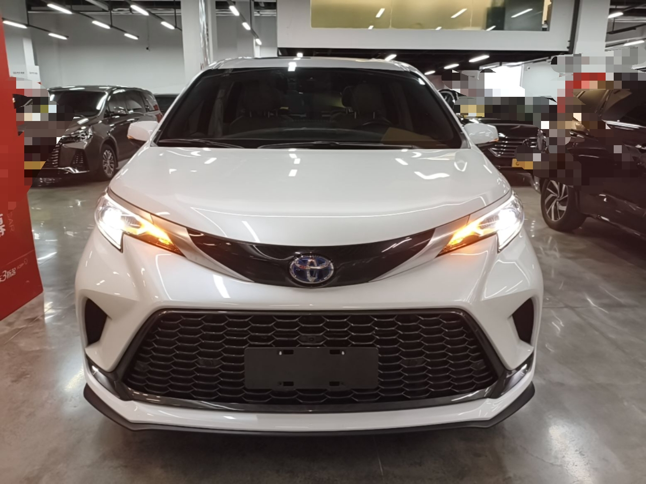 Granvia 2023 2.5L Hybrid Premium PLUS photo 2