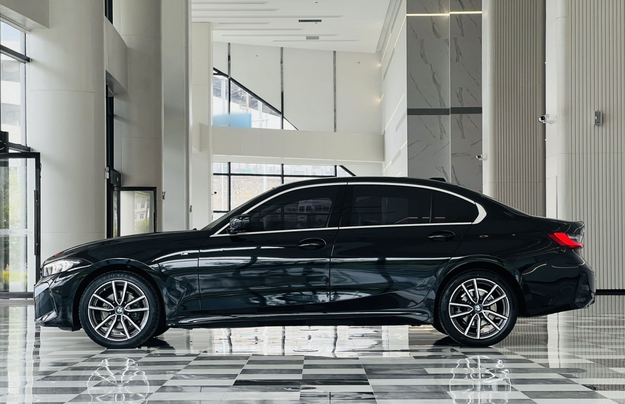 3 Series 2024 325Li M Sport Package photo 4