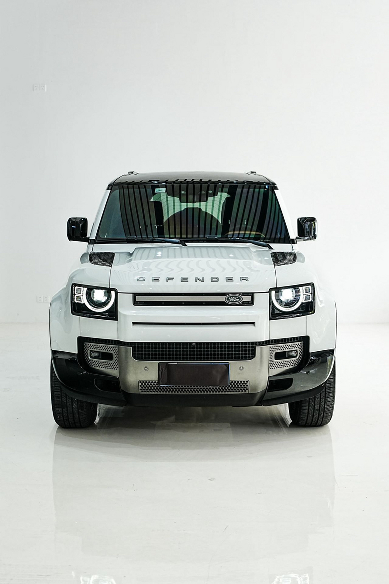 Defender 2024 110 3.0T P400 X-DYNAMIC HSE photo 2