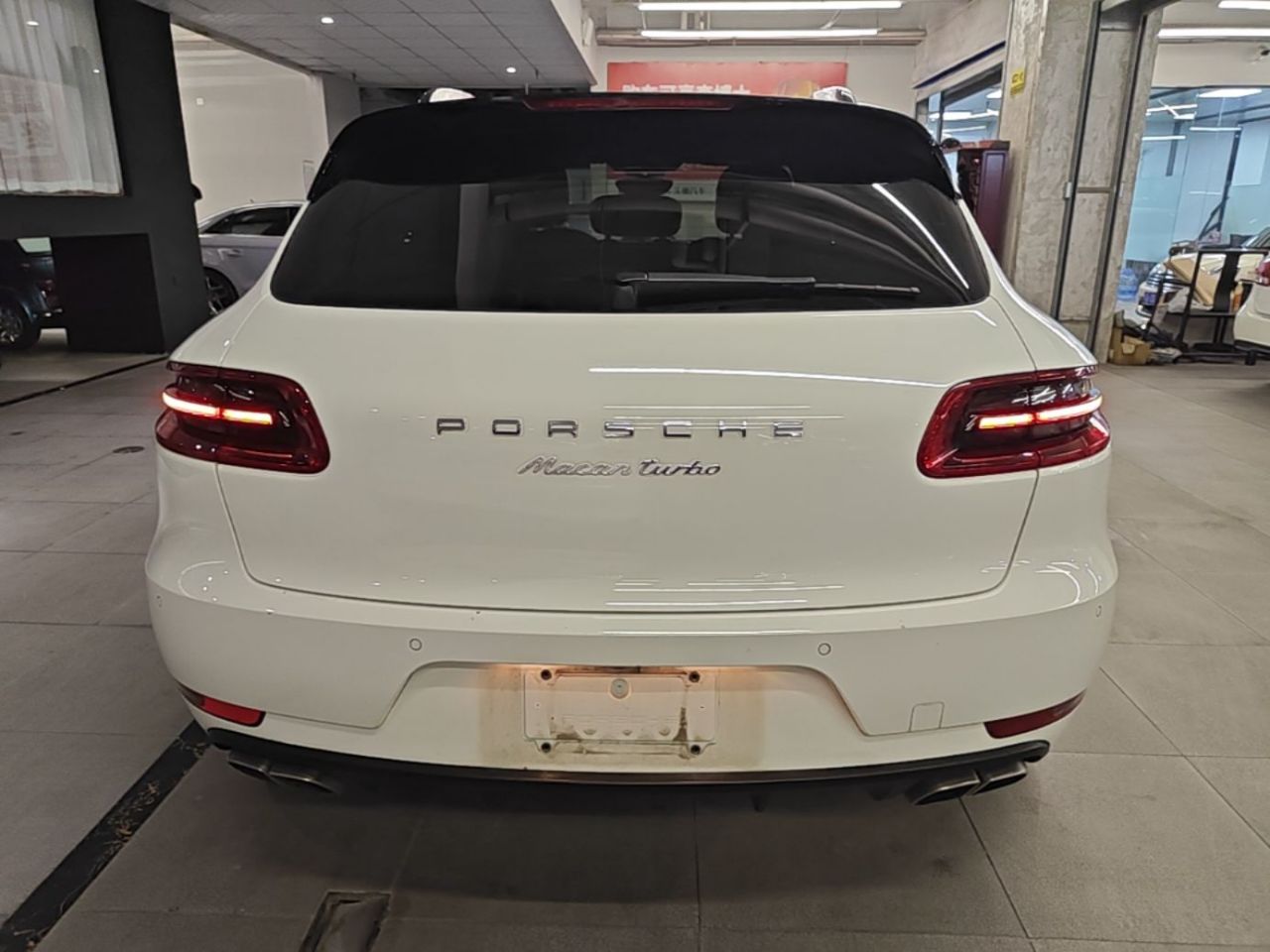 2017 Macan Turbo 3.6T photo 5