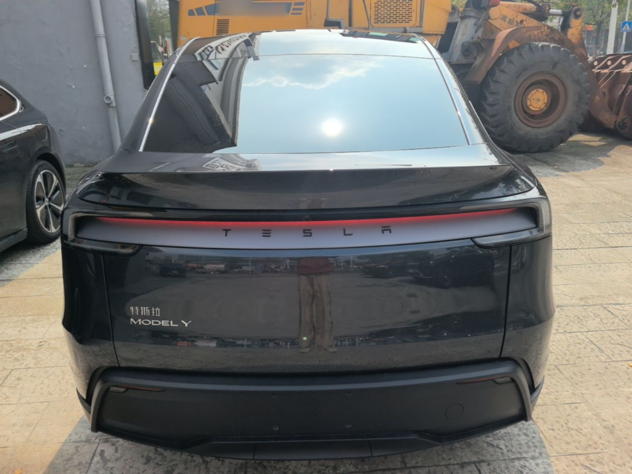 Model Y 2025 RWD photo 5