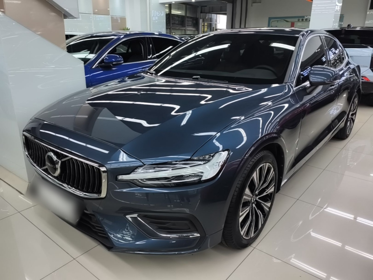 S60 2025 B4 Luxury
