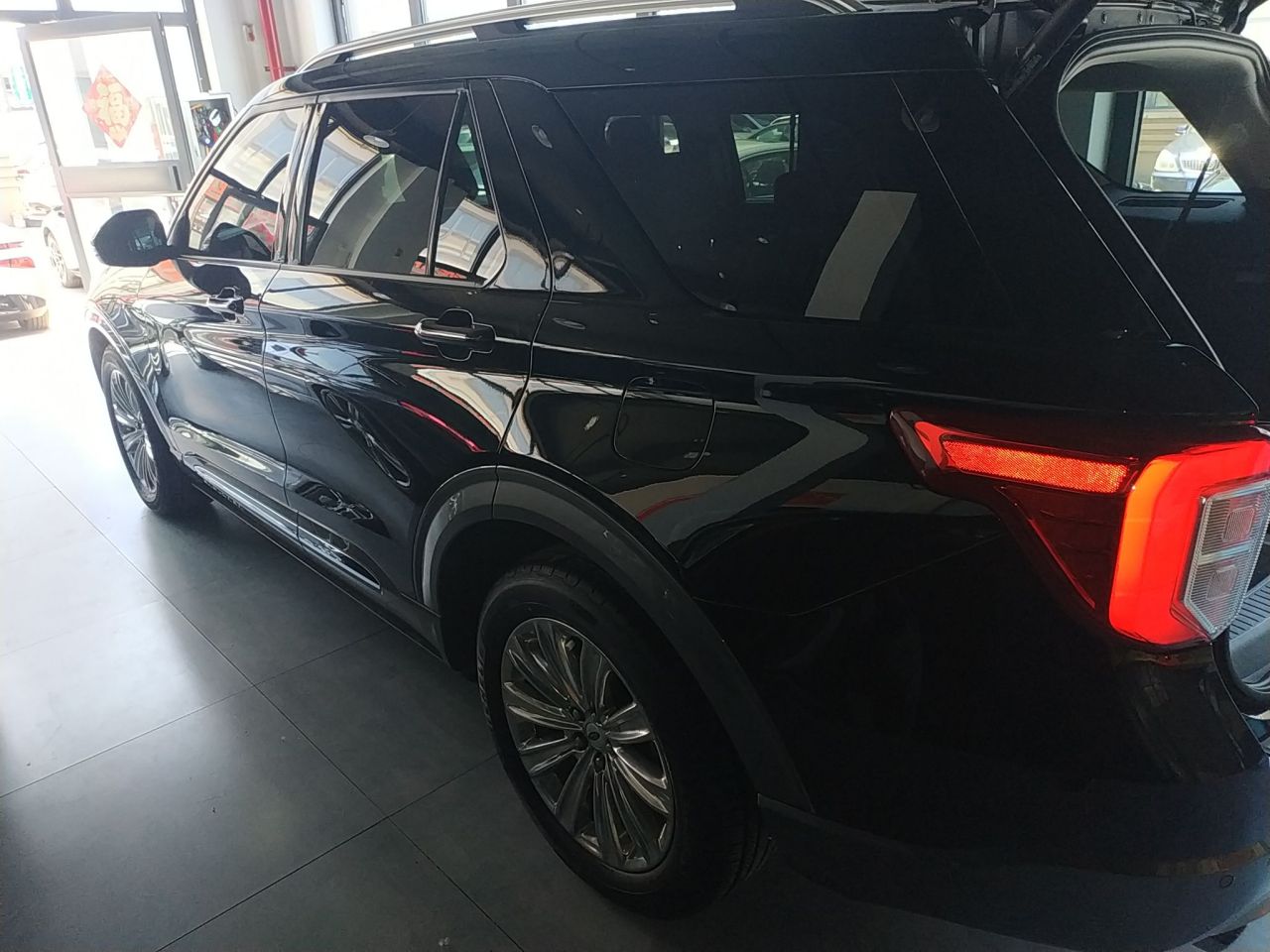 Explorer 2020 EcoBoost 285 AWD Titanium 7-Seater photo 4