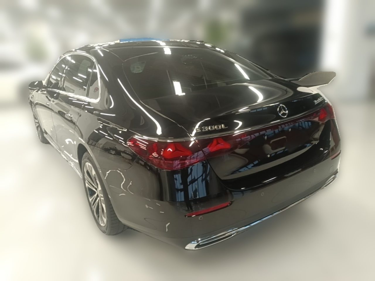 E-Class 2026 E 300 L Luxury photo 4
