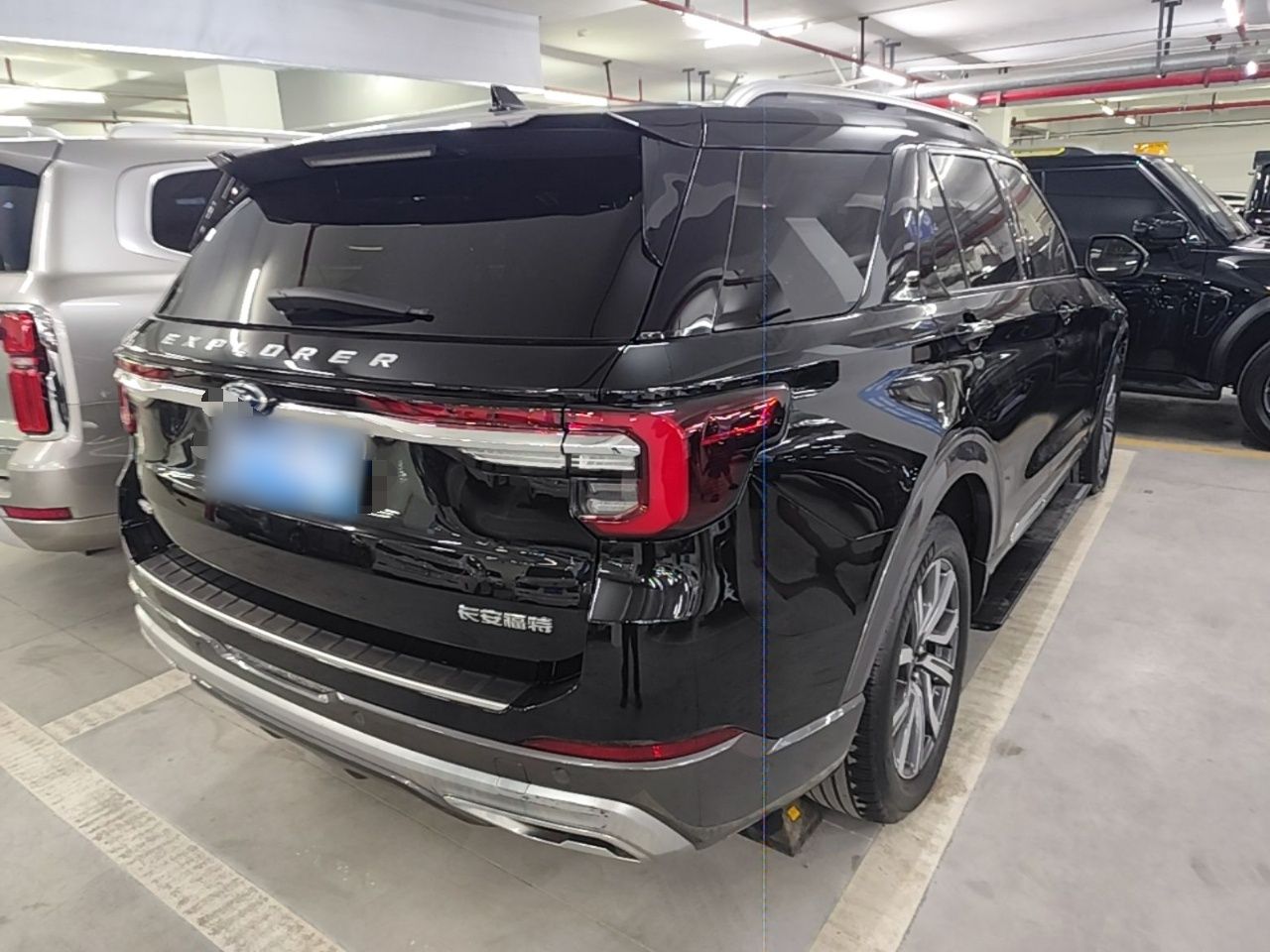 Explorer 2023 EcoBoost 285 AWD Titanium 7-Seater photo 4