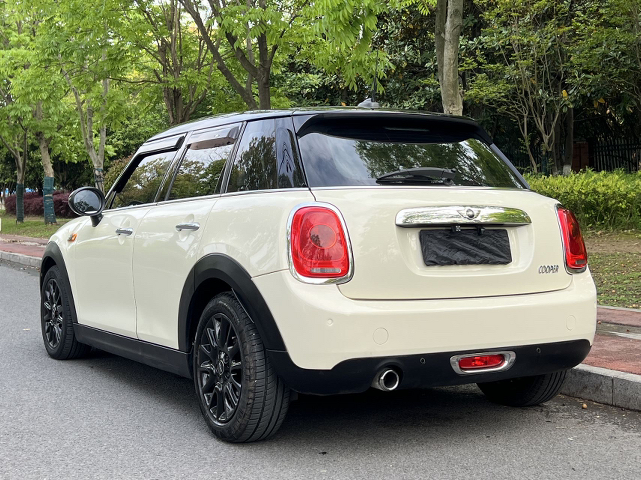 2016 1.5T COOPER 5-Door photo 4