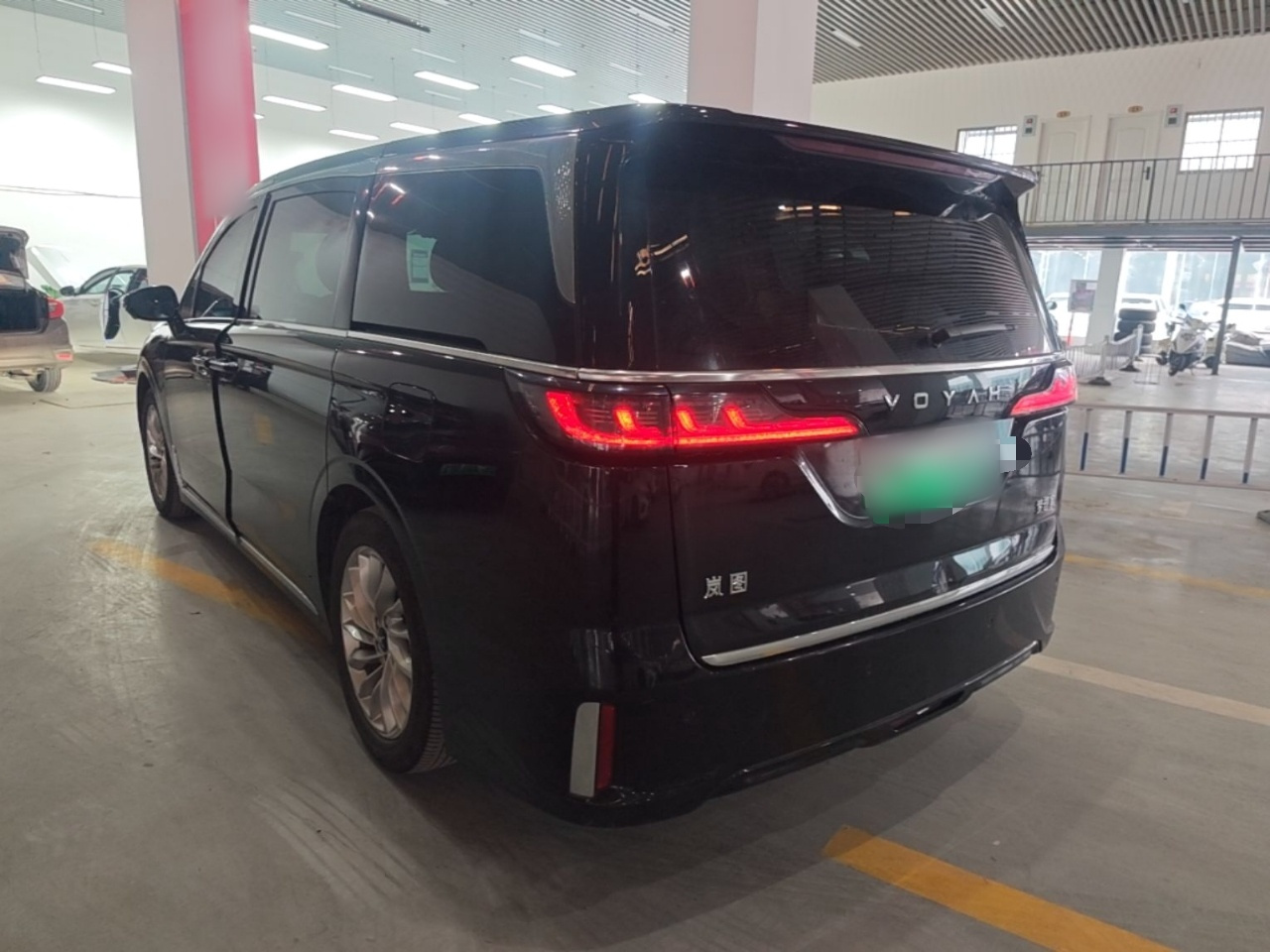 Voyah Dreamer 2024 PHEV Extended Range Premium photo 4