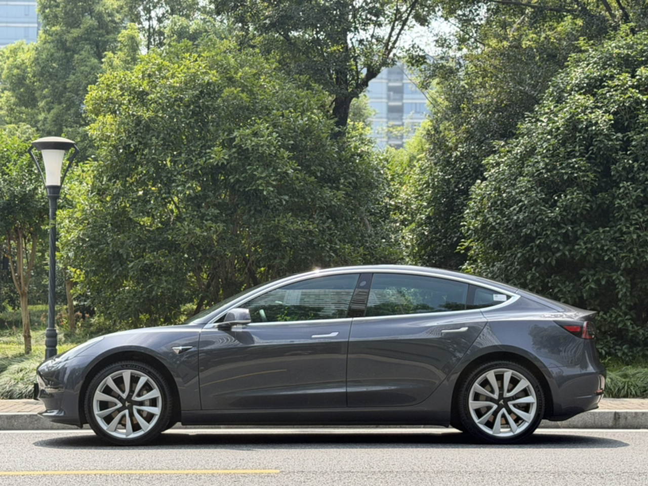 Model 3 2019 Standard Range RWD Upgraded photo 3