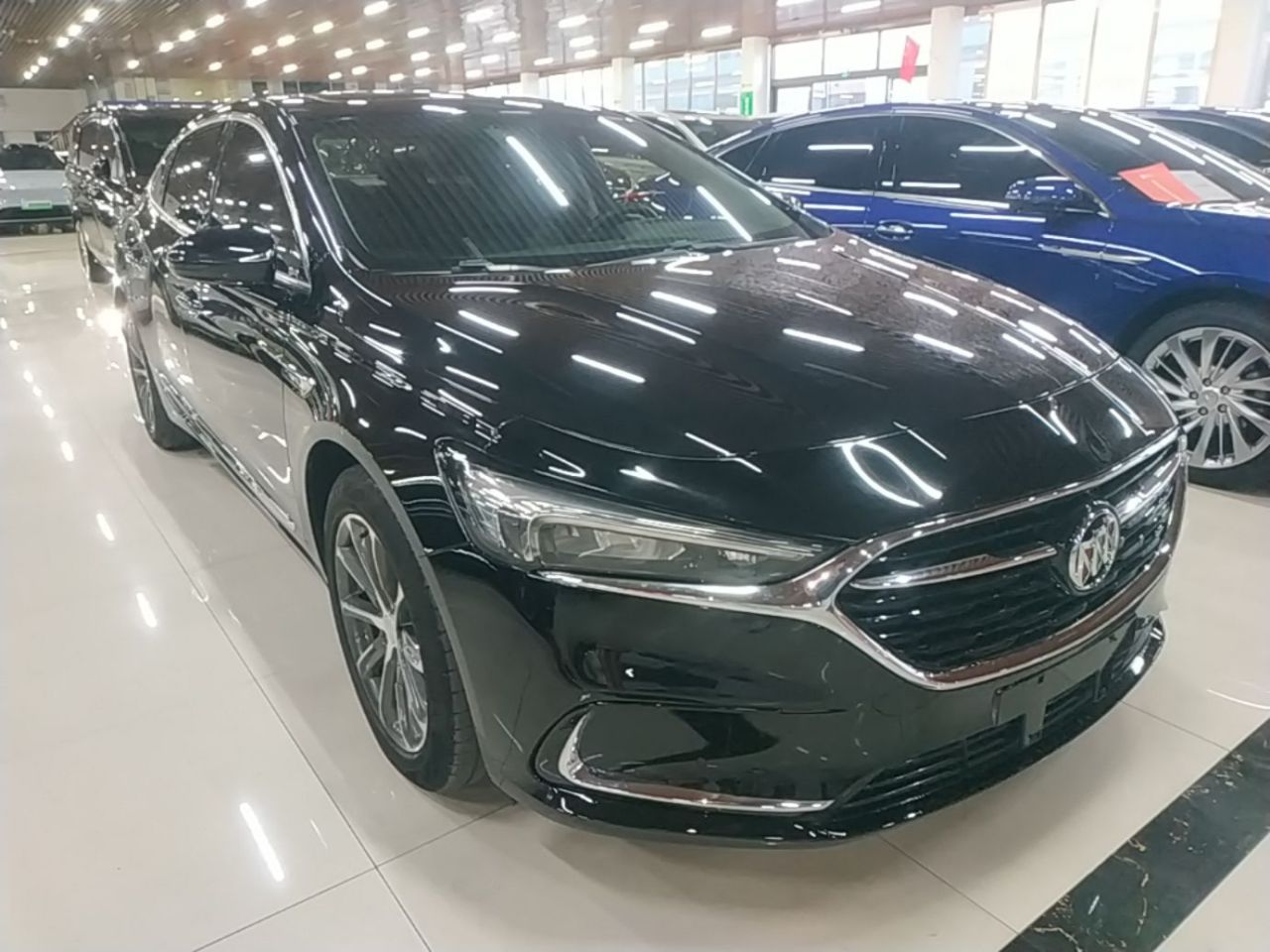 LaCrosse 2019 28T Luxury photo 3