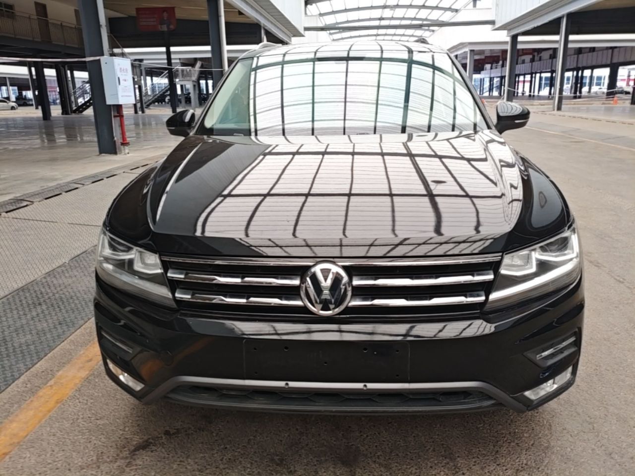 Tiguan L 2018 330TSI AT RWD Luxury photo 2