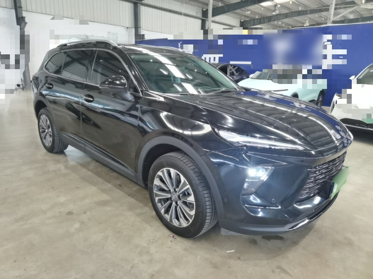 2025 Envision Plus 28T RWD photo 3