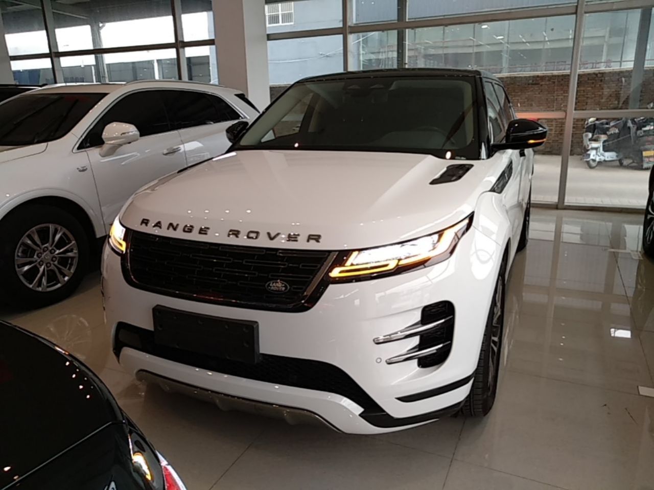 2024 Range Rover Evoque L SE photo 2