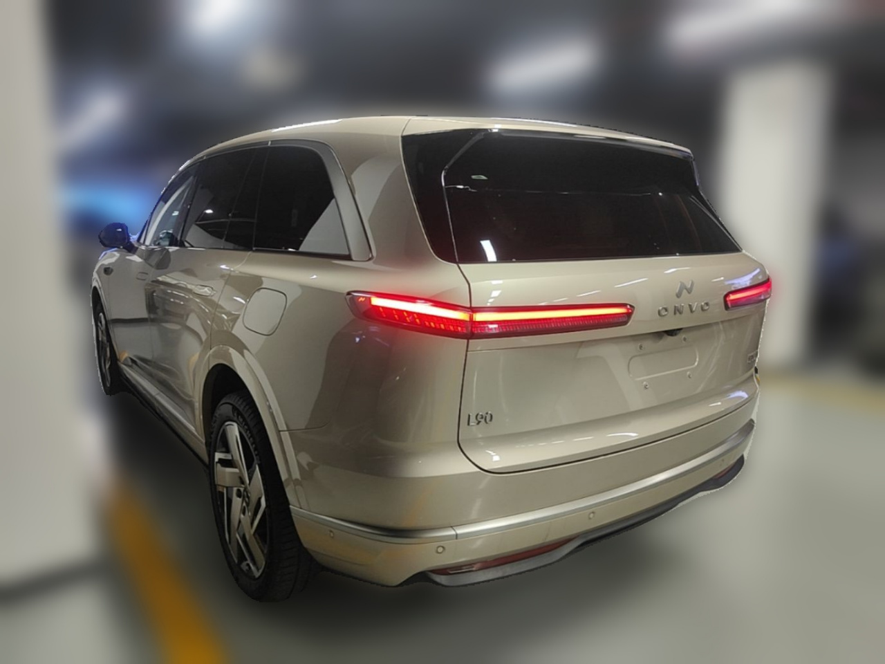 L90 2025 Max 6-Seater 60 photo 4