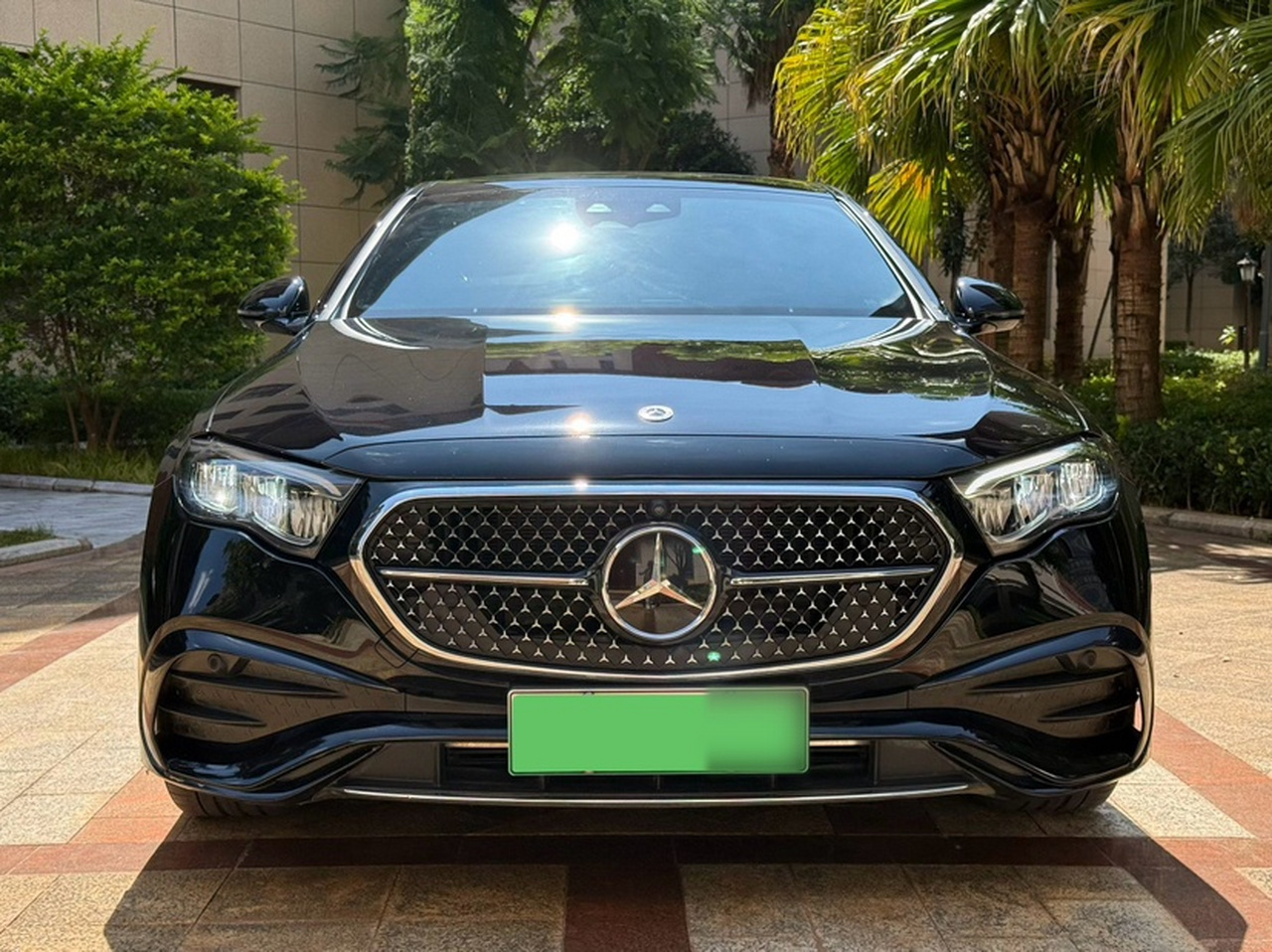 E-Class EV 2024 E 350 e L PHEV Sport photo 4