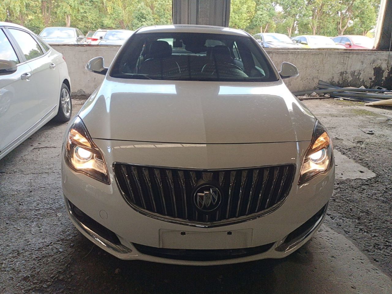 Regal 2015 1.6T Elite Tech photo 2