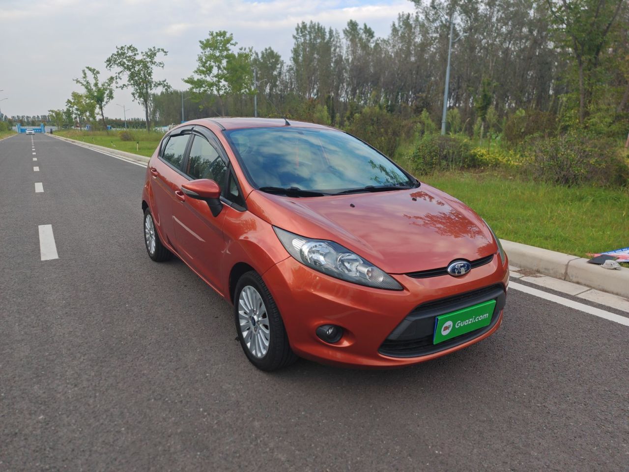 2011 Hatchback 1.5L AT Fashion photo 3