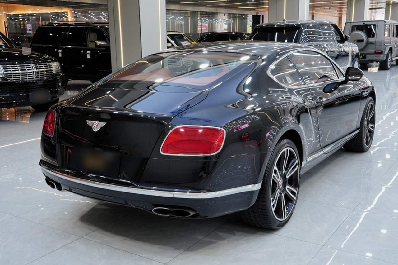 2017 4.0T GT V8 Standard photo 3
