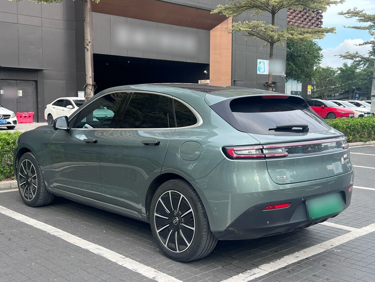 HIMA AITO M5 2022 EV AWD Performance photo 2