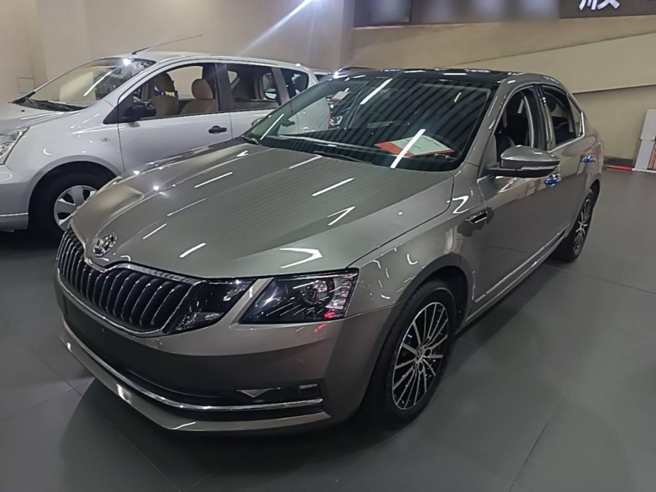 Octavia 2019 1.5L AT Luxury