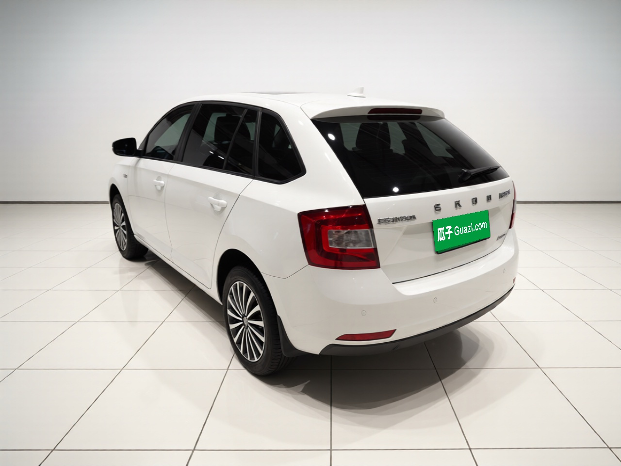 Rapid Spaceback 2018 1.4L MT Standard photo 4