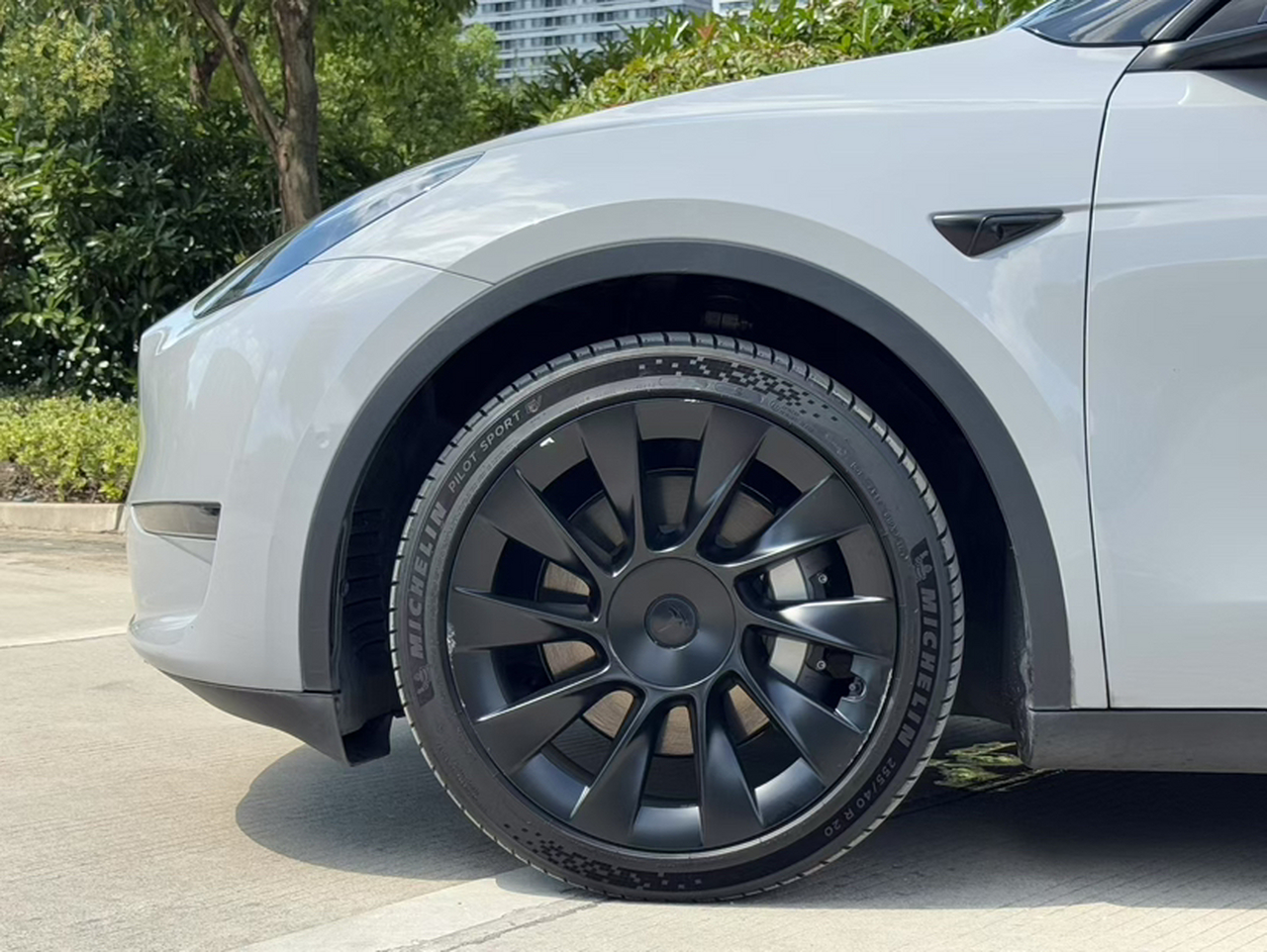 Model Y 2021 Standard Range RWD photo 2